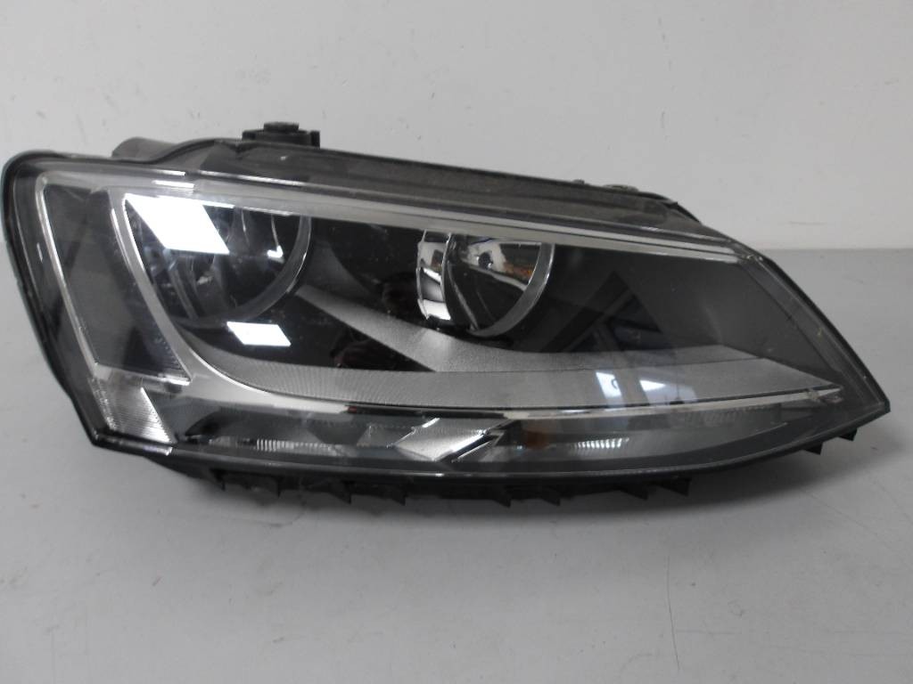 Pravé Predné Svetlo VW Jetta IV 2010-> 5C