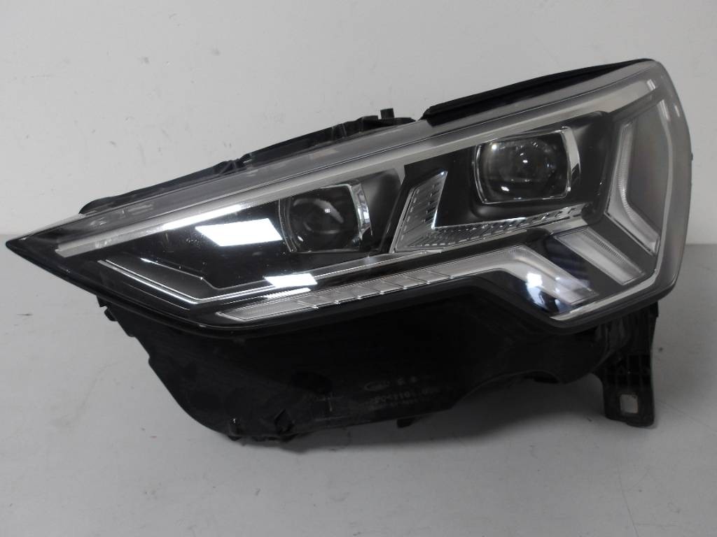 Predné Ľavé Svetlo Audi Q3 RSQ3 83A