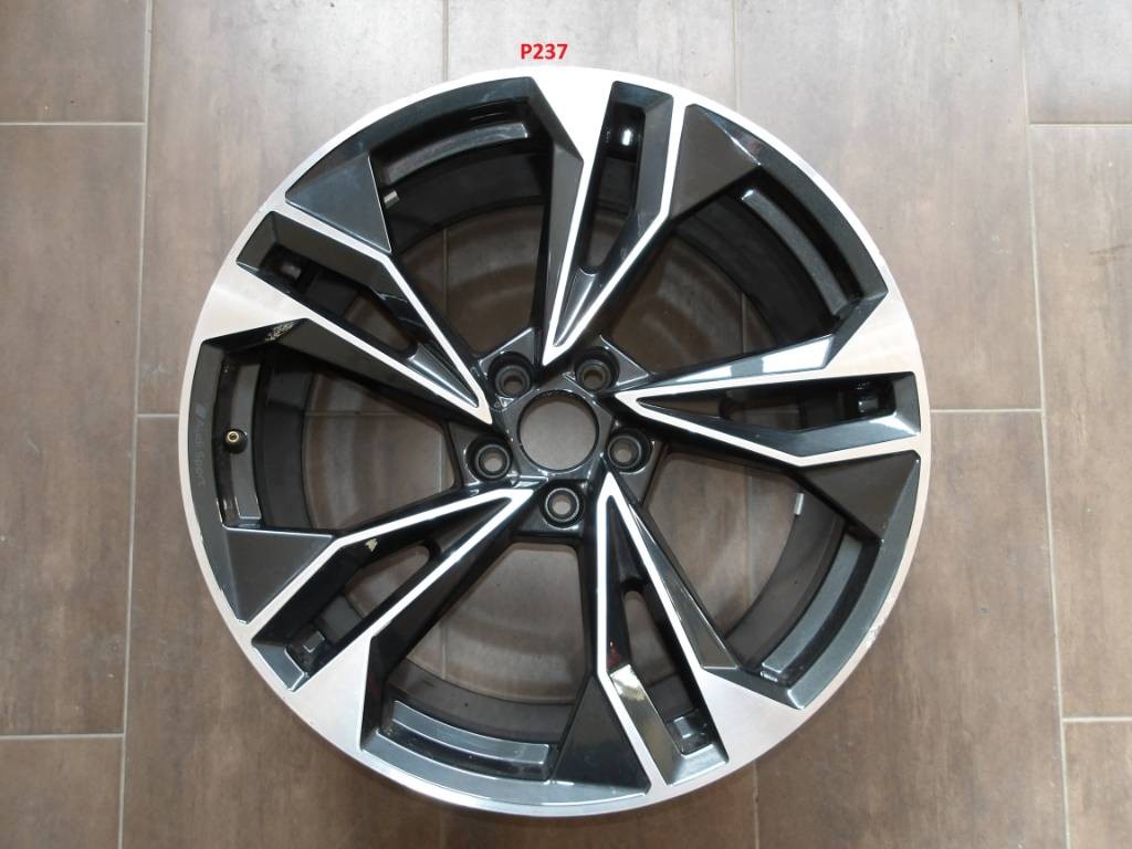 Disk koleso pneumatika Audi A4 A5 B9 8W R20