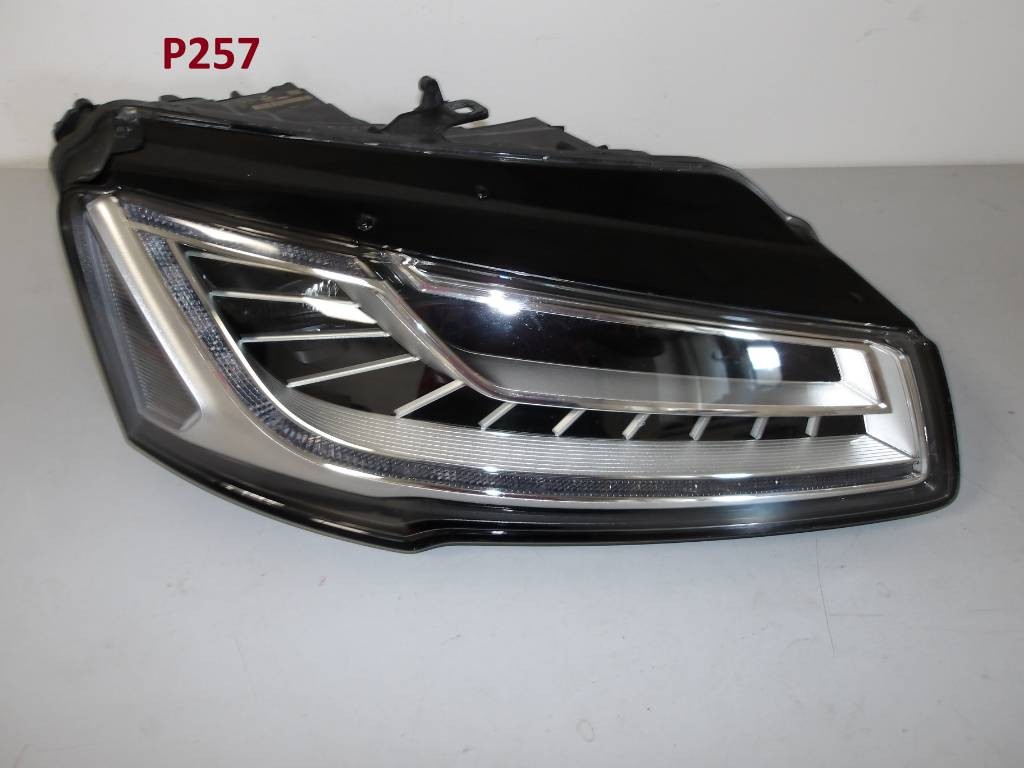 Pravé svetlo AUDI A8 D4 4H LIFT MATRIX
