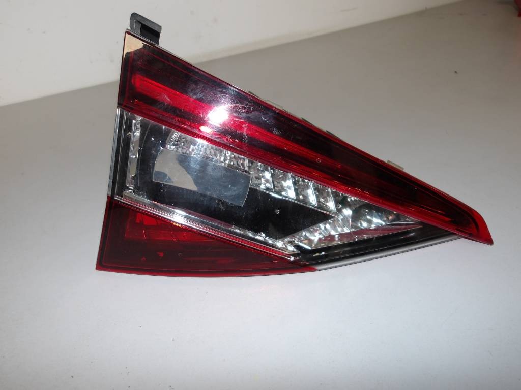 Zadné ľavé svetlo kufra Škoda Superb III  kombi