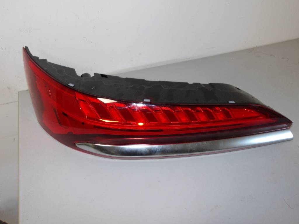 Zadné ľavé svetlo Audi Q7 4M0 4M Lift