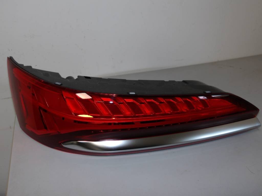 Zadné ľavé svetlo Audi Q7 4M0 4M