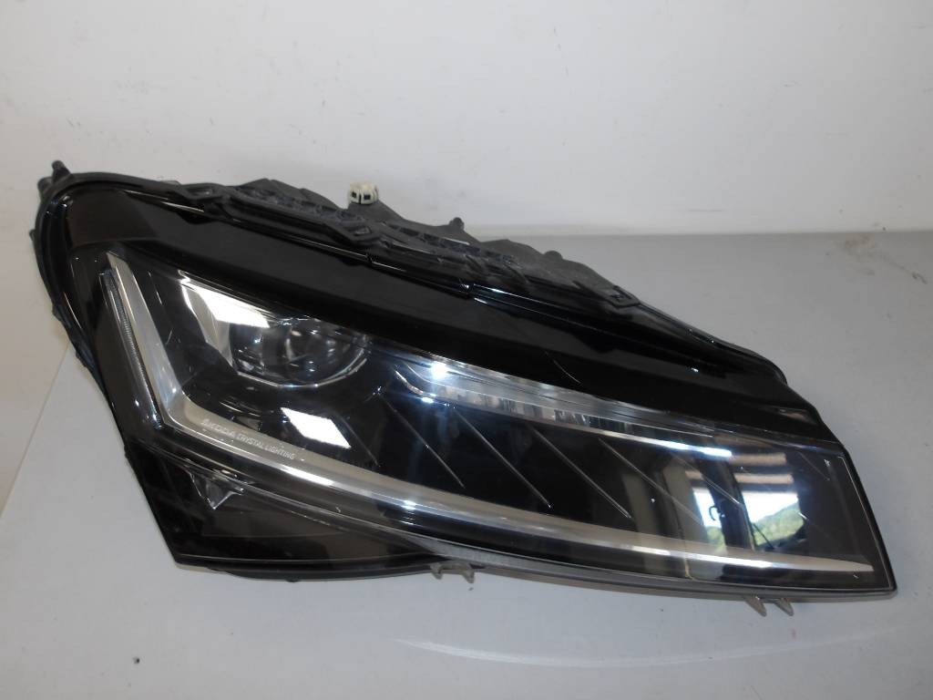 Predné pravé svetlo Škoda superb III lift