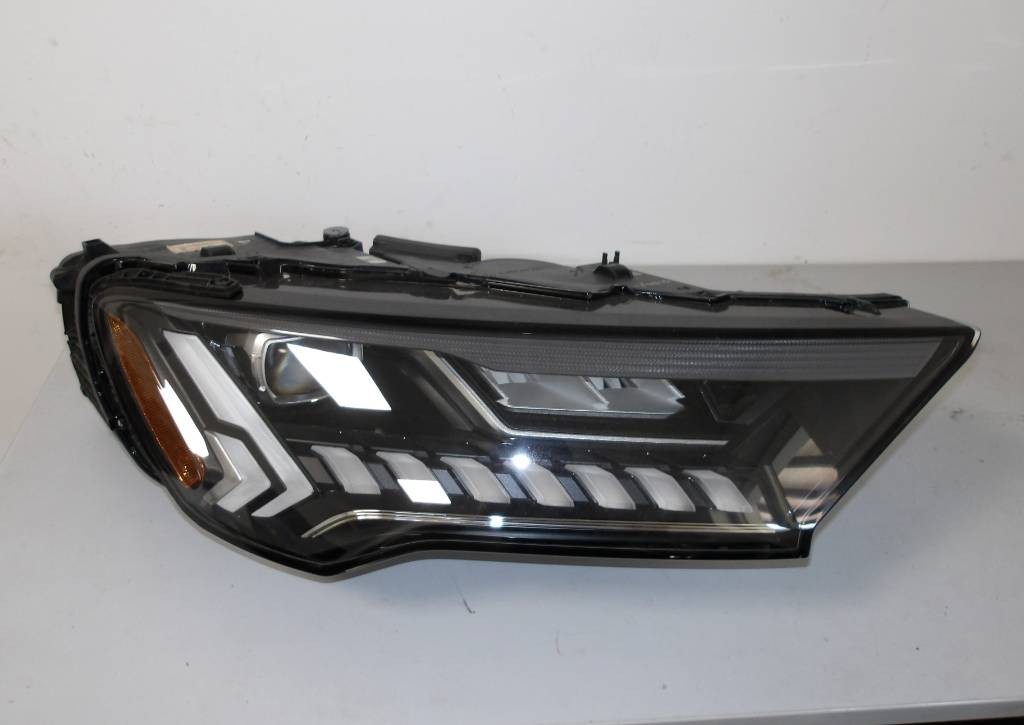 Predné pravé svetlo Audi Q7 lift 4M 4M0
