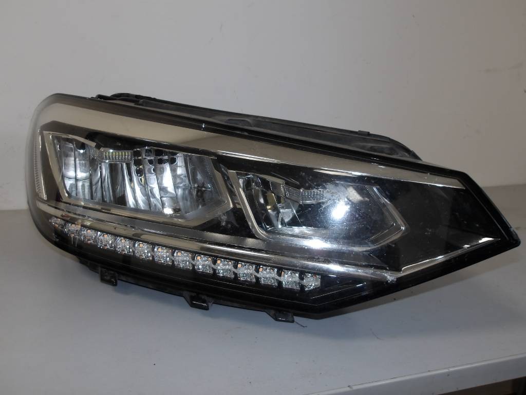 Predné pravé  svetlo VW Touran III 5T 5TB
