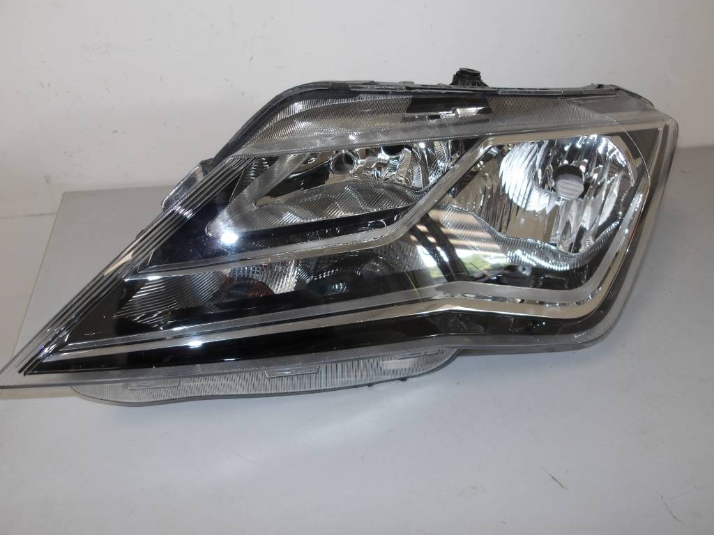 Predné ľavé svetlo Seat Toledo IV 6J 6JB