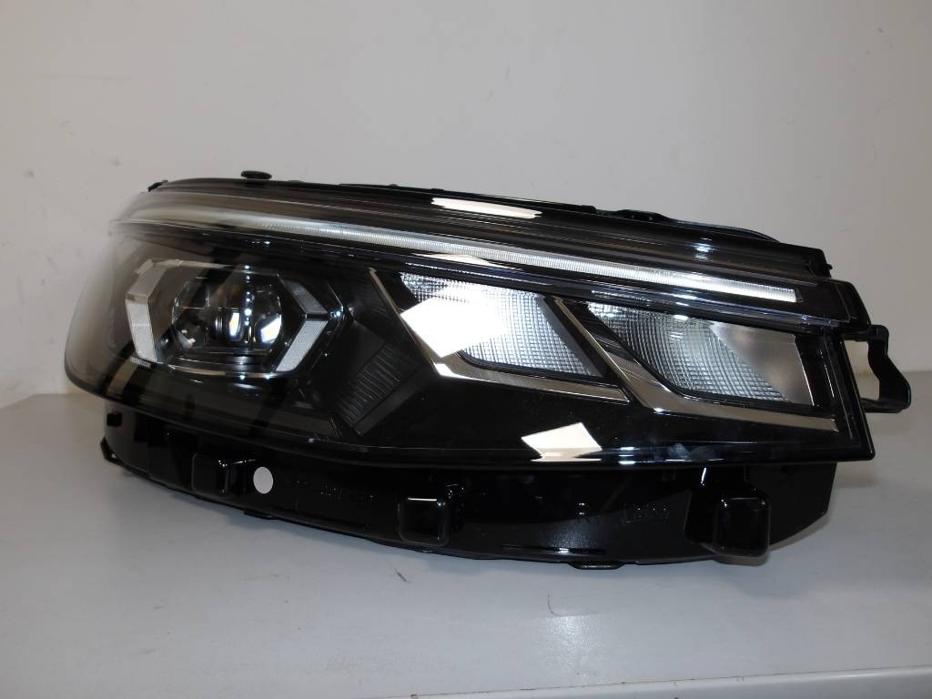 Predné pravé svetlo VW Passat B9 full LED