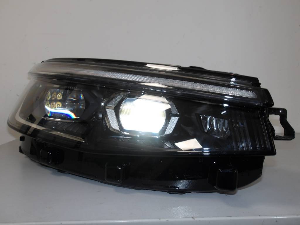 Predné pravé svetlo VW Passat B9 IQ Ligth full LED