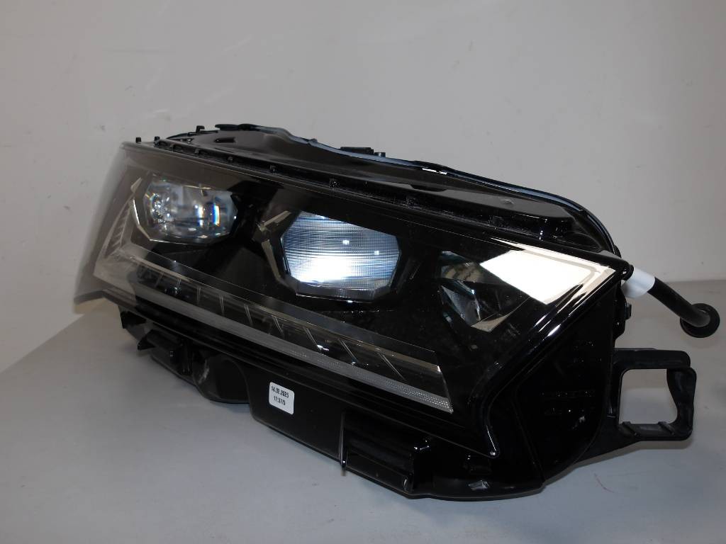 Predné pravé svetlo Škoda Superb IV Full Led Matri
