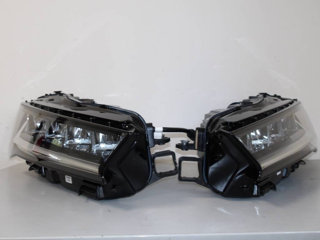 Predné svetlá Škoda Superb IV full LED