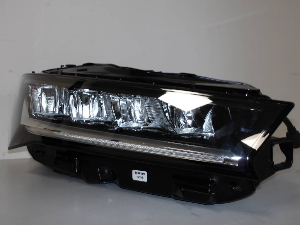 Predné pravé svetlo Škoda Superb IV full LED