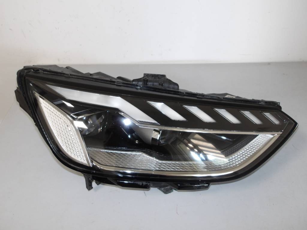 Predné pravé svetlo Audi A4 B9 8W 8W0