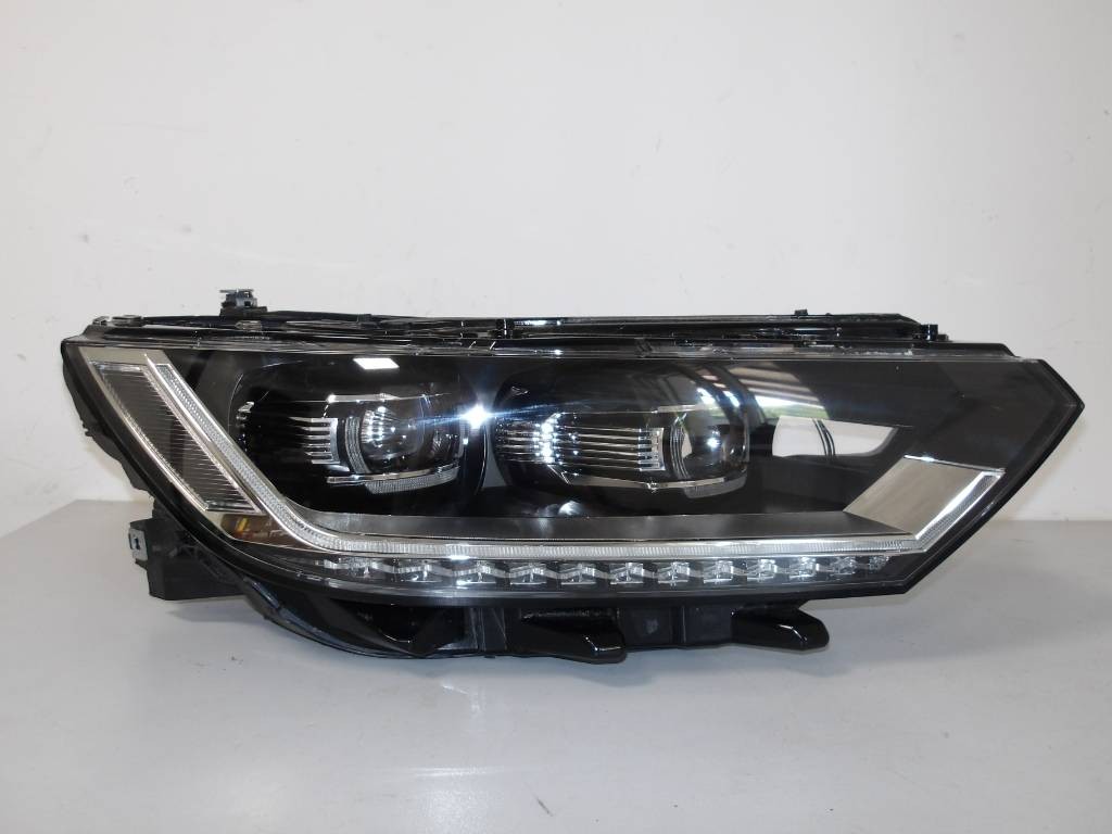 Predné pravé svetlo VW Passat B8 full LED 3G 14-19