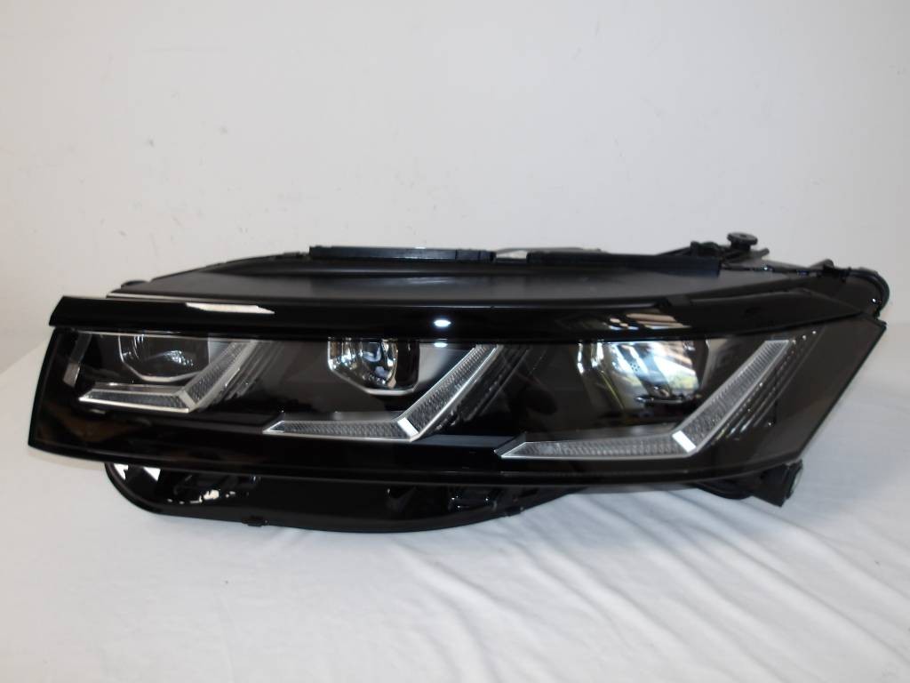Predné ľavé svetlo VW Touareg 3 III full LED