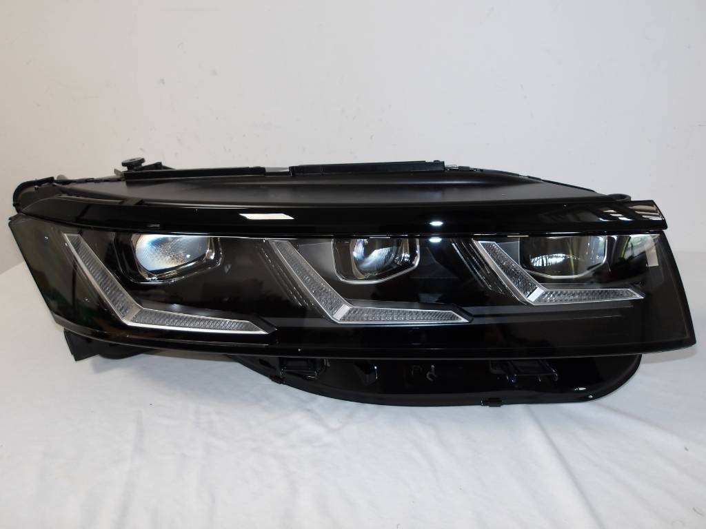 Predné  pravé svetlo VW Touareg 3 III full LED
