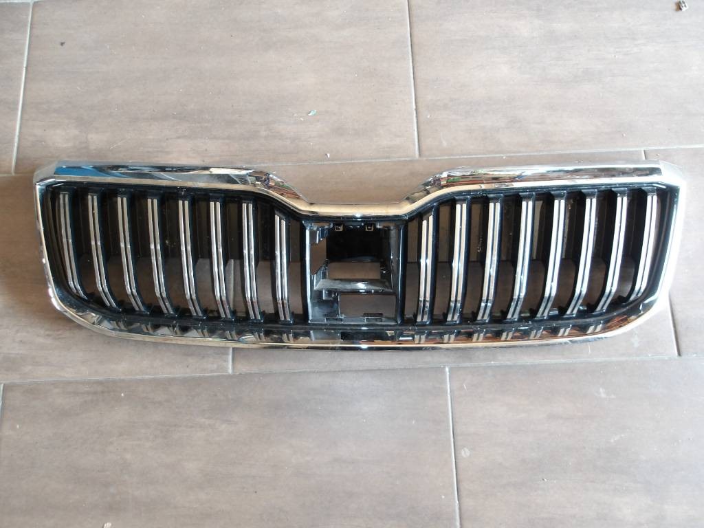 Maska mriežka chladiča Škoda Superb III