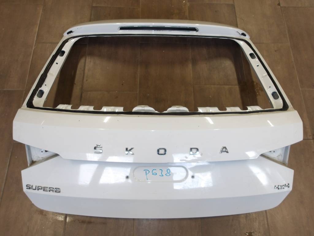 Piate zadné dvere Škoda Superb III facelift