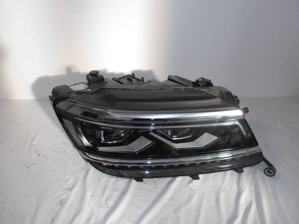 PRAVÉ PREDNÉ SVETLO VW TIGUAN 5NN FULL LED 17 - 21