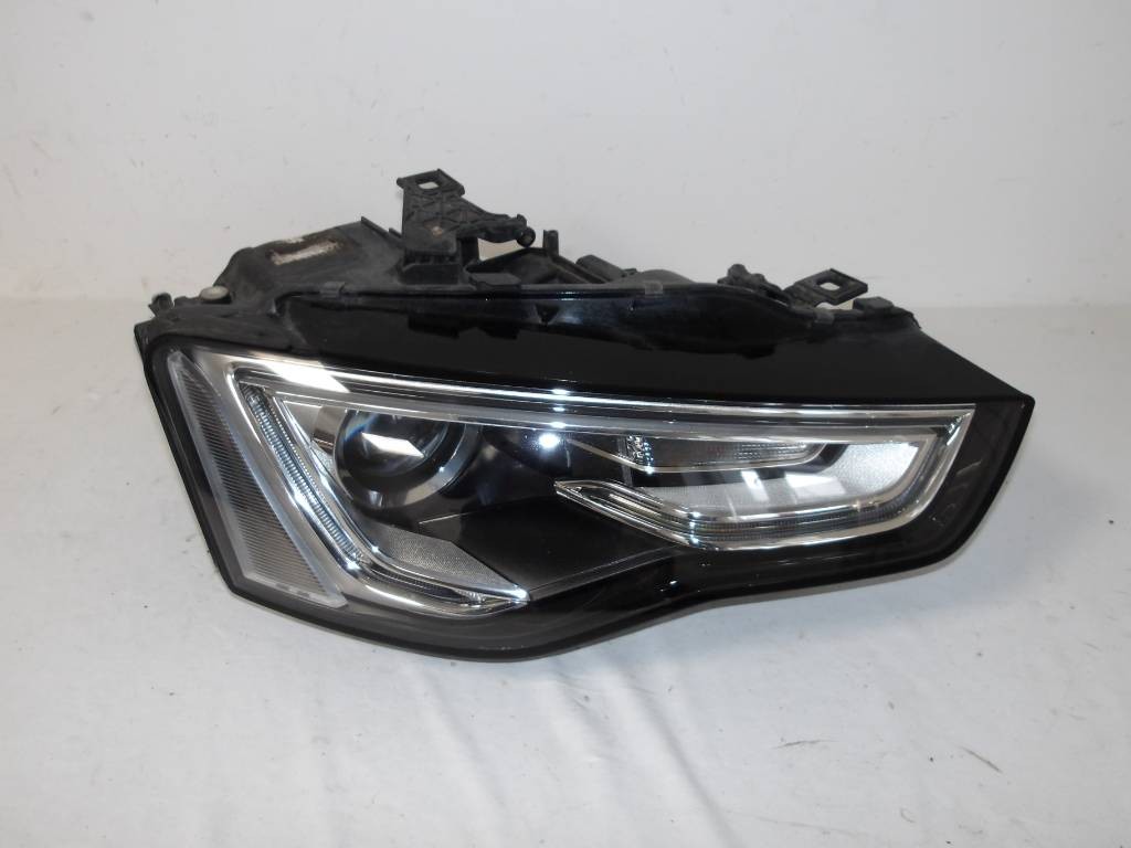 PRAVÉ PREDNÉ SVETLO AUDI A5 8T0 LIFT BI - XENON