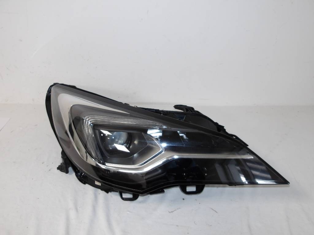 PRAVÉ PREDNÉ SVETLO OPEL ASTRA V 5 FULL LED