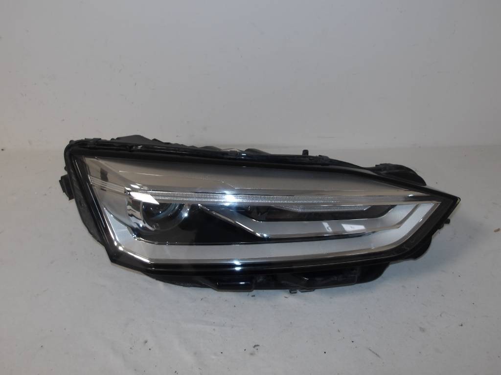 PRAVÉ PREDNÉ SVETLO AUDI A5 B8 16 - BI - XENON