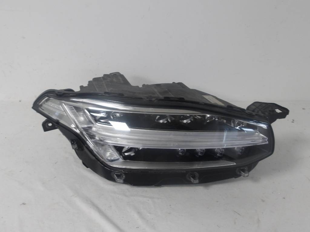 PRAVÉ PREDNÉ SVETLO VOLVO XC90 II 2 FULL LED