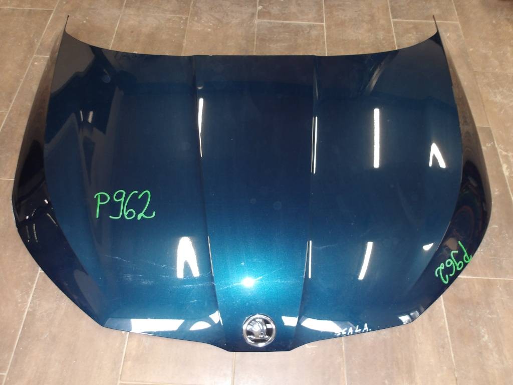 Predám prednú kapotu škoda scala 657