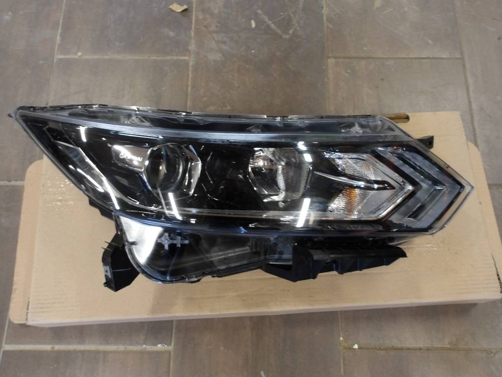 Ľavé predné svetlo NISSAN QASHQAI J11 FACELIFT