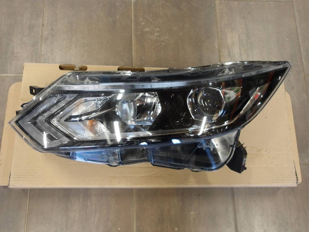 Pravé predné svetlo NISSAN QASHQAI J11 FACELIFT