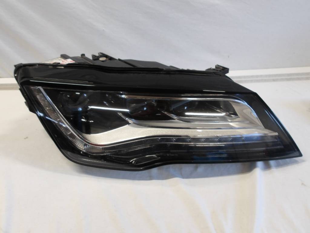 Pravé predné svetlo Audi A7 4G8 FULL LED