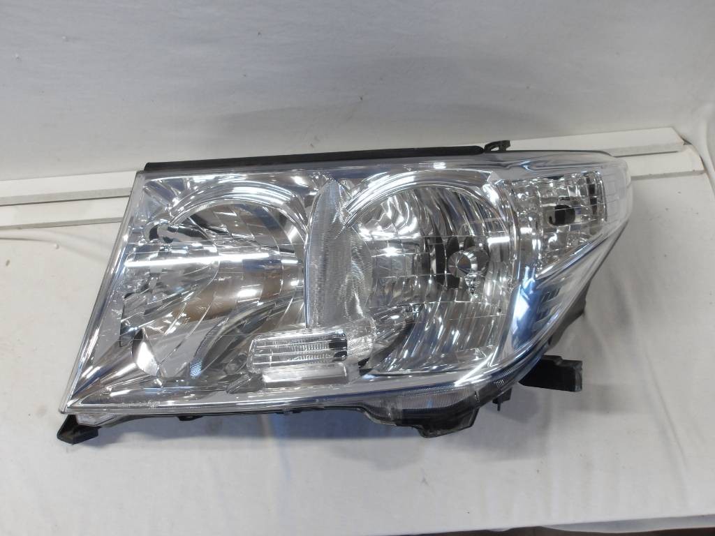 Ľavé predné svetlo Toyota Land Cruiser 200 07-21