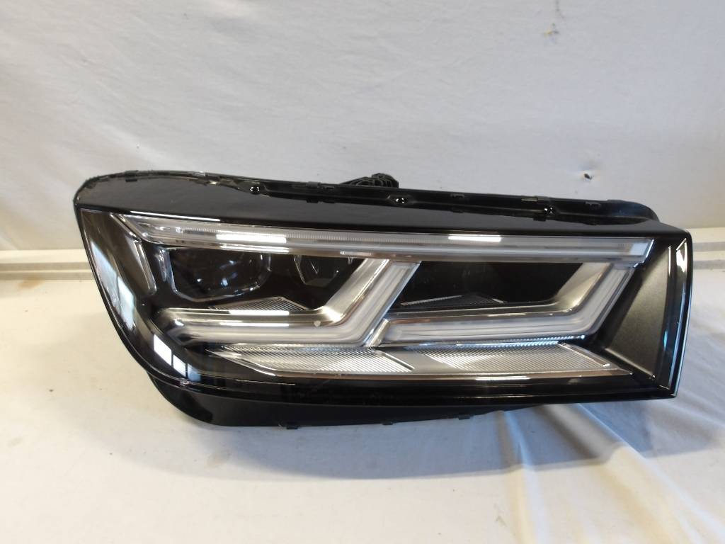 Pravé svetlo Audi Q5 80A 16- Full Led Matrix