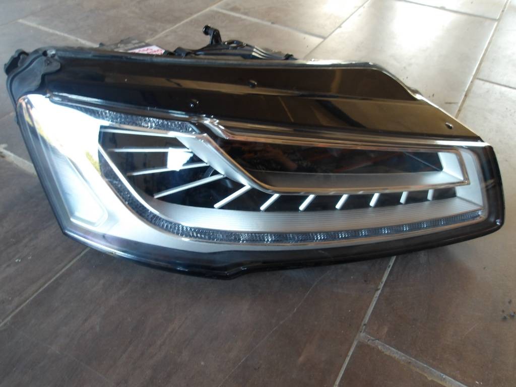 Pravé svetlo AUDI A8 D4 4H LIFT MATRIX