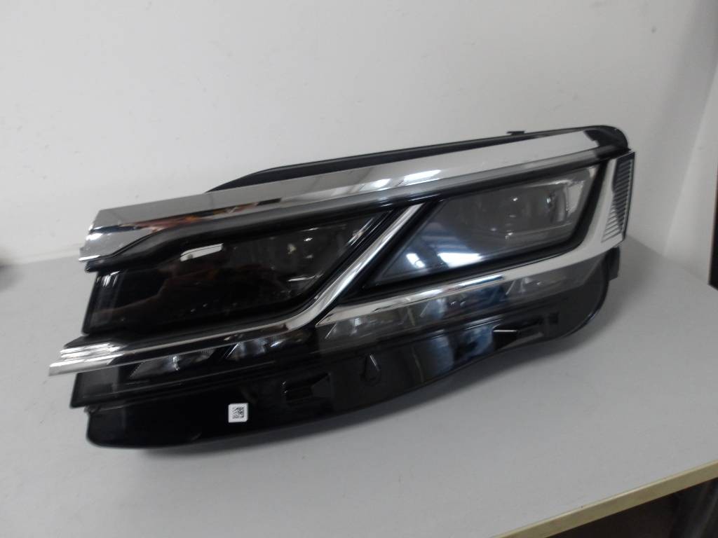 Ľavé predné svetlo VW Volkswagen Touareg III 3 760