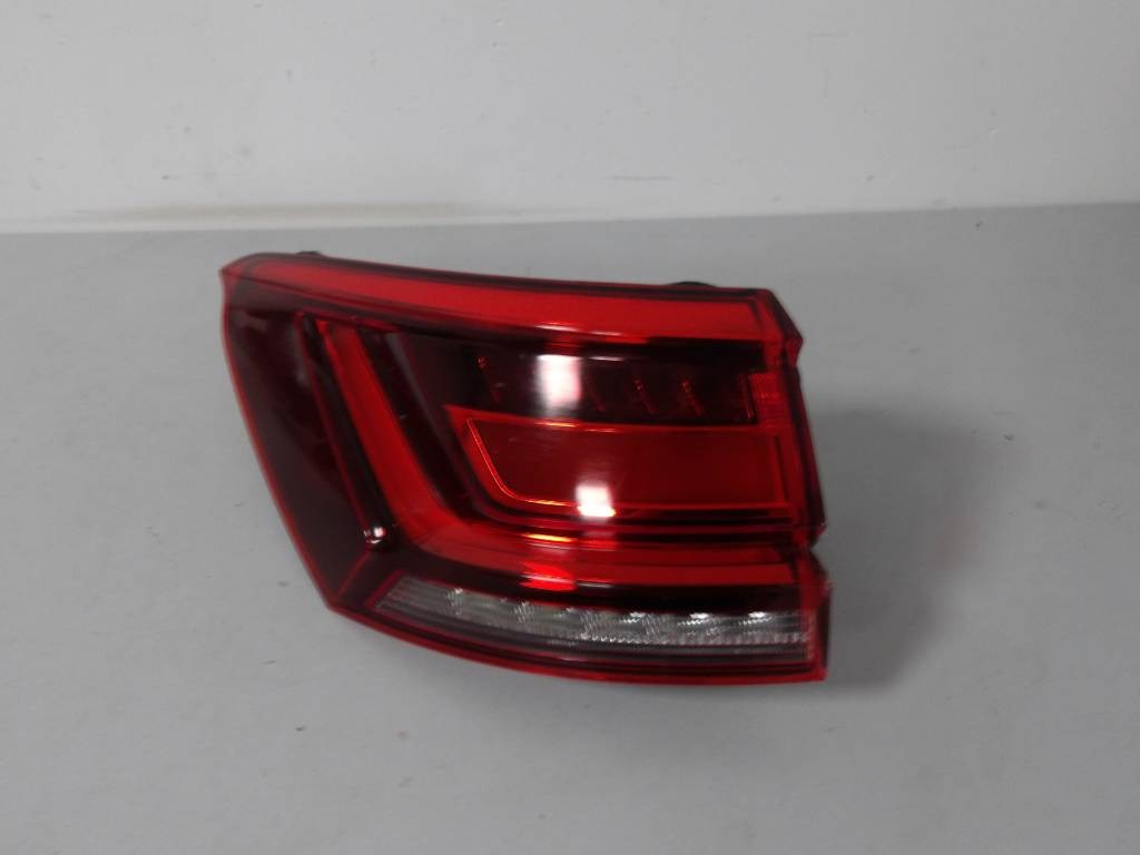 Ľavé zadné svetlo VW Volkswagen Touareg III 3 760