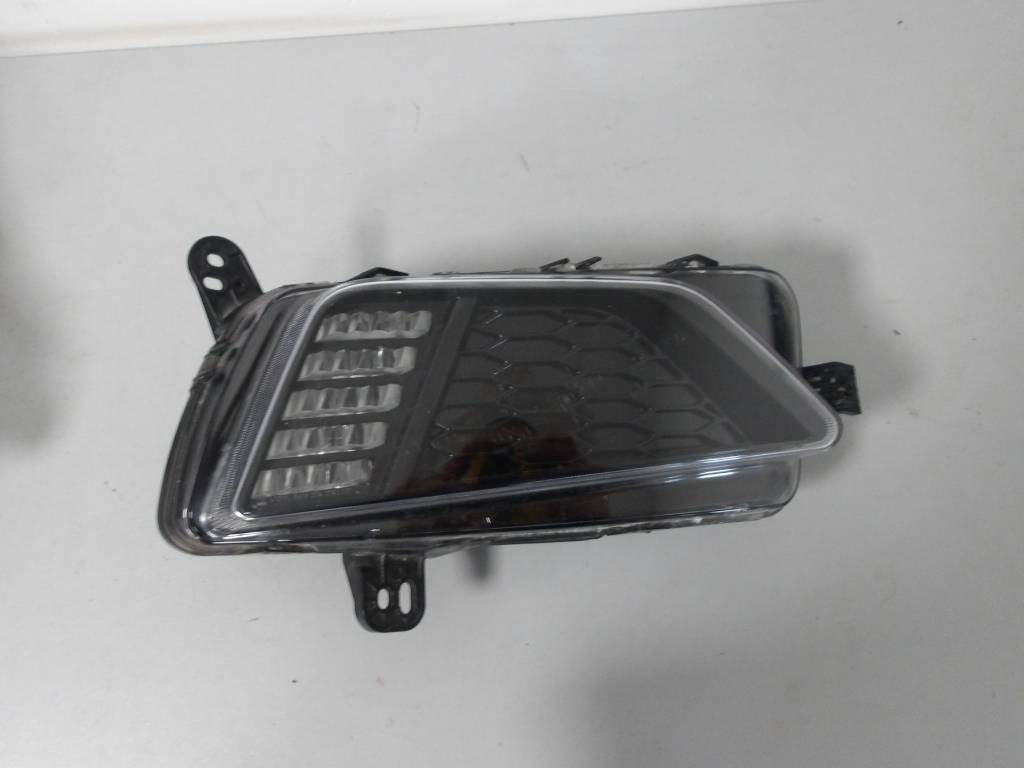 Pravá hmlovka VW Volkswagen Polo VI 6 2G 17-