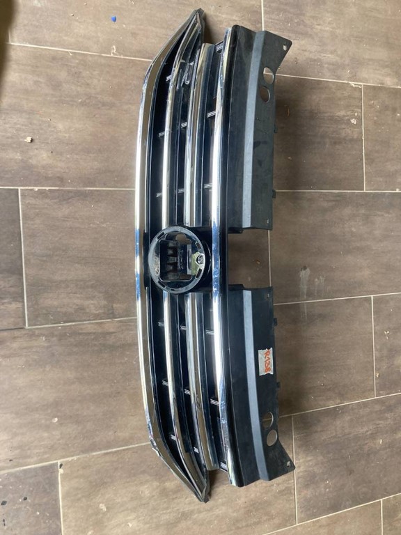 Maska mriežka chladiča VW Tiguan II 2 ALLSPACE 5NN