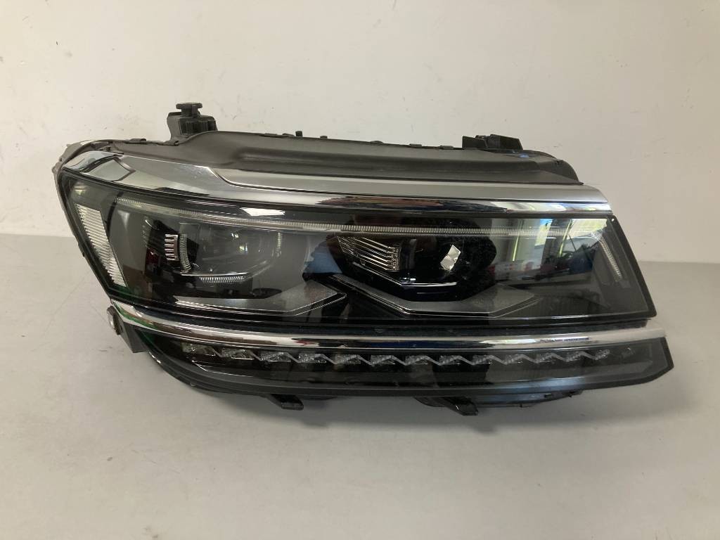 Pravé predné svetlo VW Volkswagen Tiguan II 2 LED