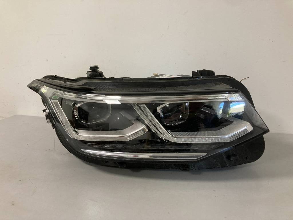 Pravé predné svetlo VW Volkswagen Tiguan III 3 5N