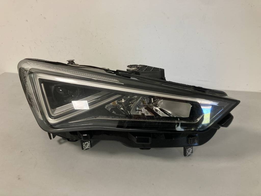 PRAVÉ PREDNÉ SVETLO SEAT LEON 4 IV 5FG FULL LED