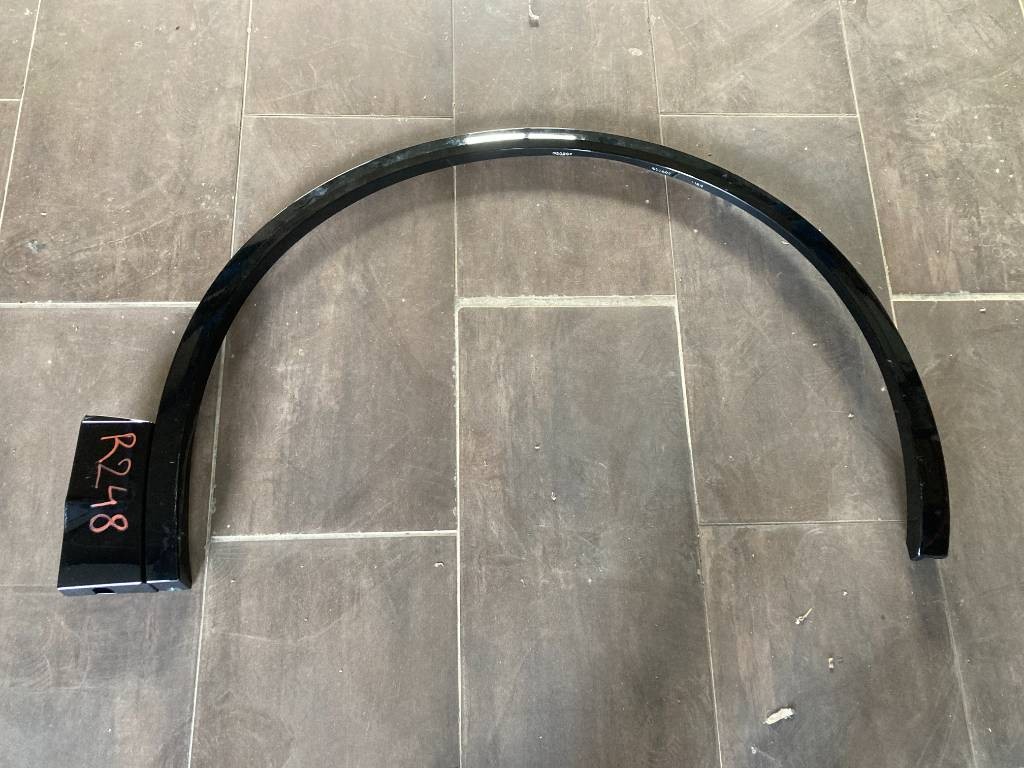 Lem predného pravého blatníka VW Touareg III 760