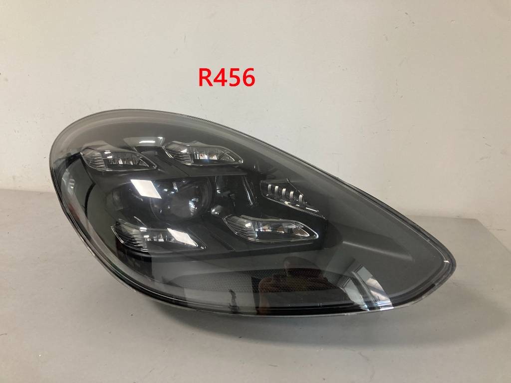 Pravý predný Matrix svetlomet Porsche Panamera 971