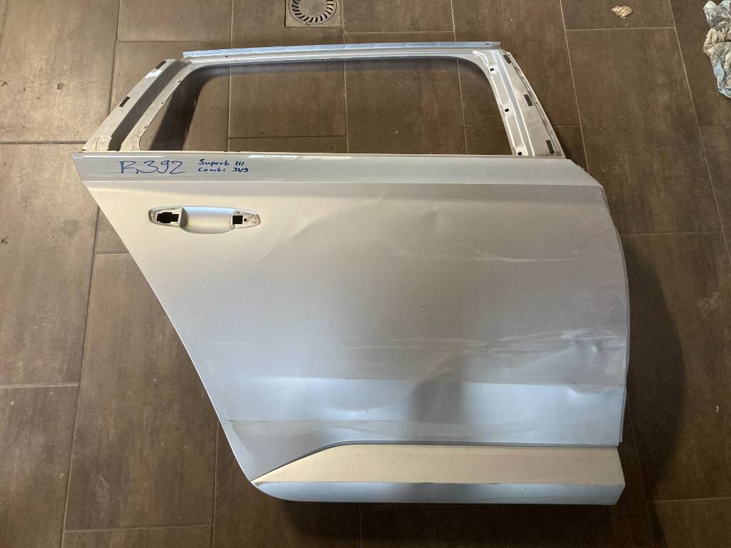Dvere pravé zadné Škoda Superb III Combi 3V9 15-24
