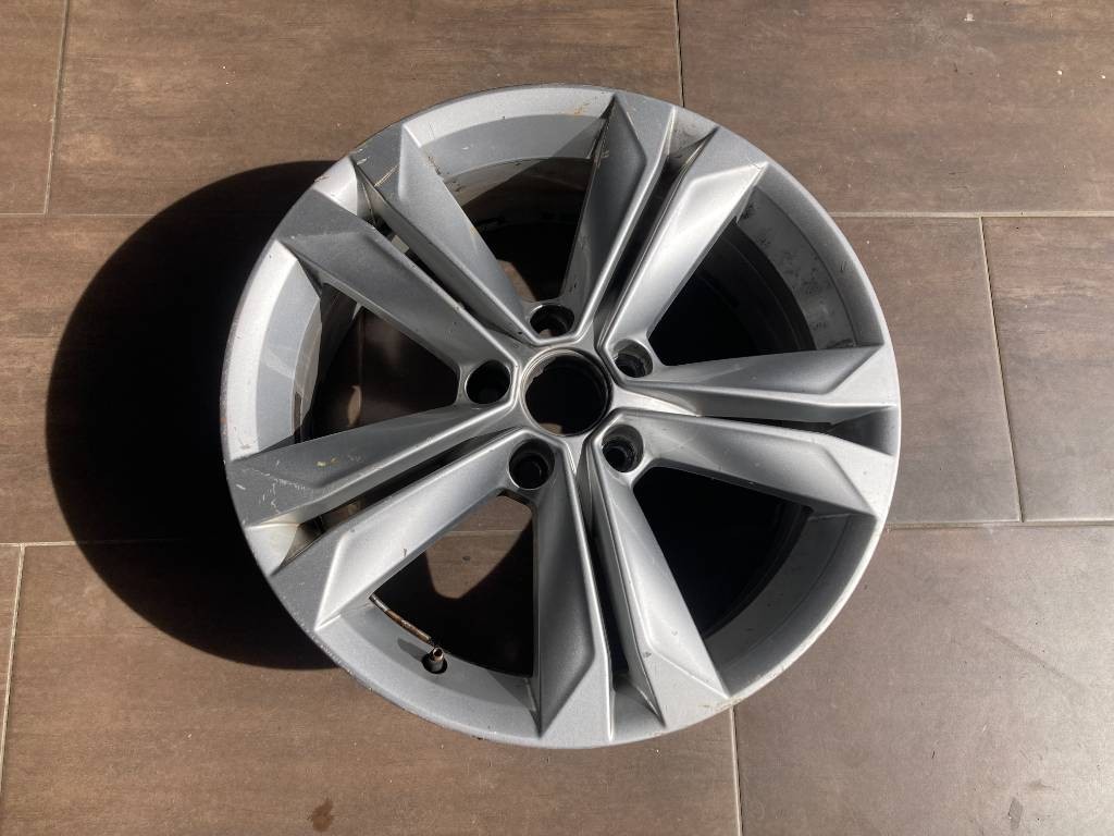Hliníkový disk VW Sharan II 7N R17 5x112 7J ET39