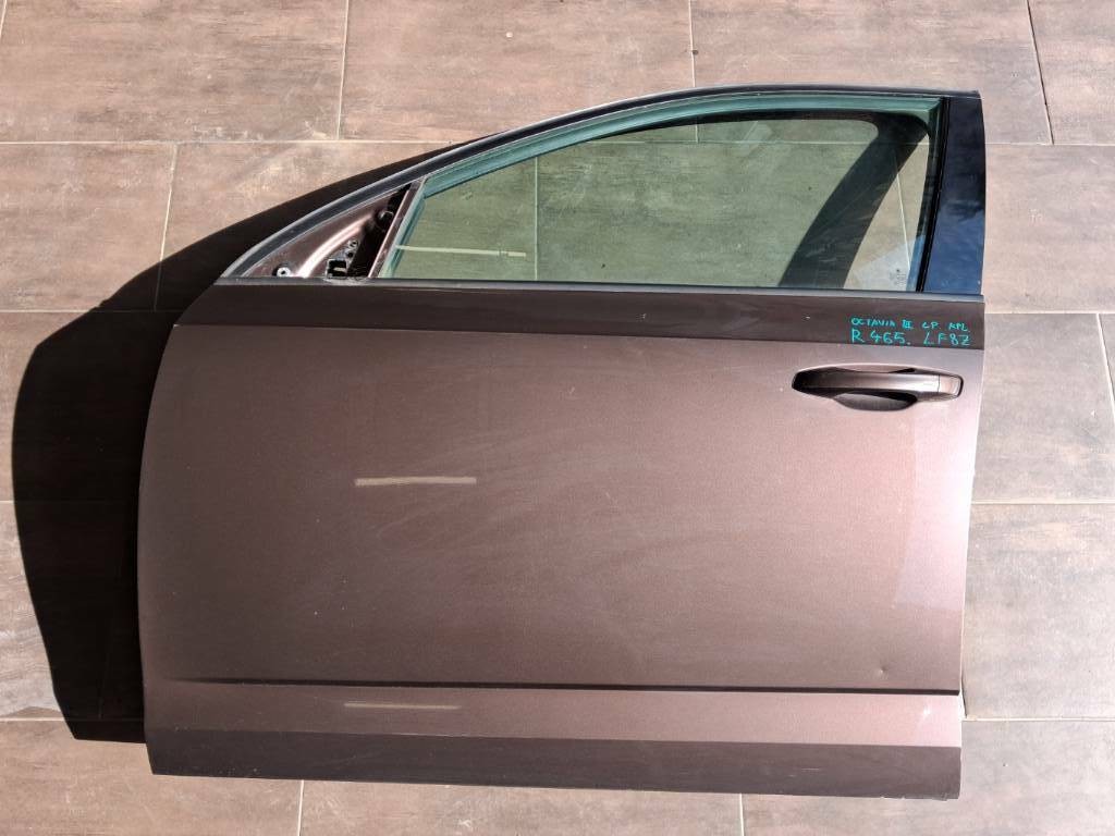 Predné ľavé dvere Škoda Octavia 3 5E0 LF8Z